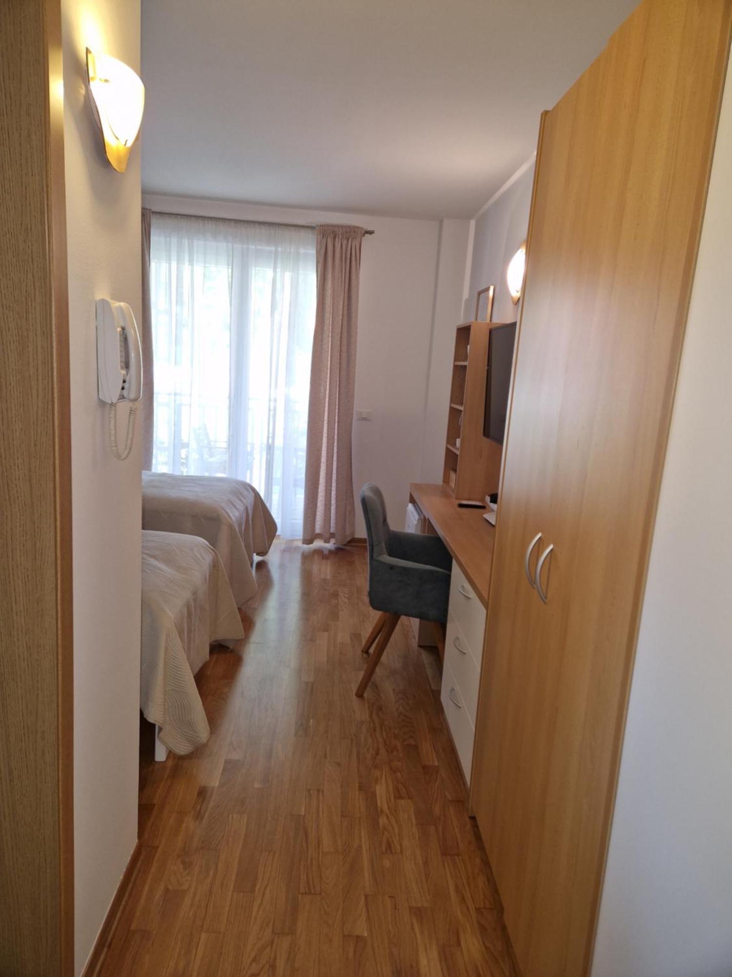 Room 211 - Aparthotel Jadranka Порторож Екстериор снимка
